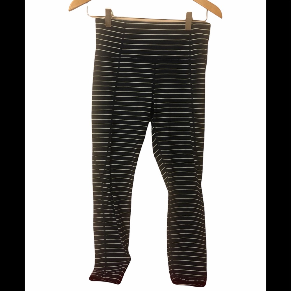 Athleta Chaturanga cropped yoga pants